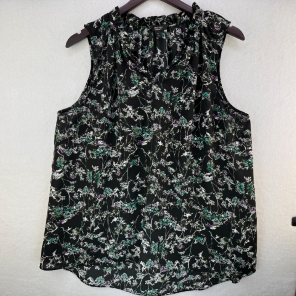 Simply Vera Wang Top Sz 0X Ruffled split neckline sleeveless black floral